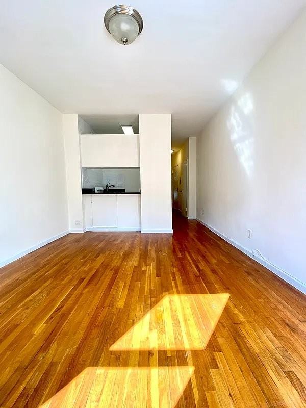 E 74th St #2R - Photo 2 of 5