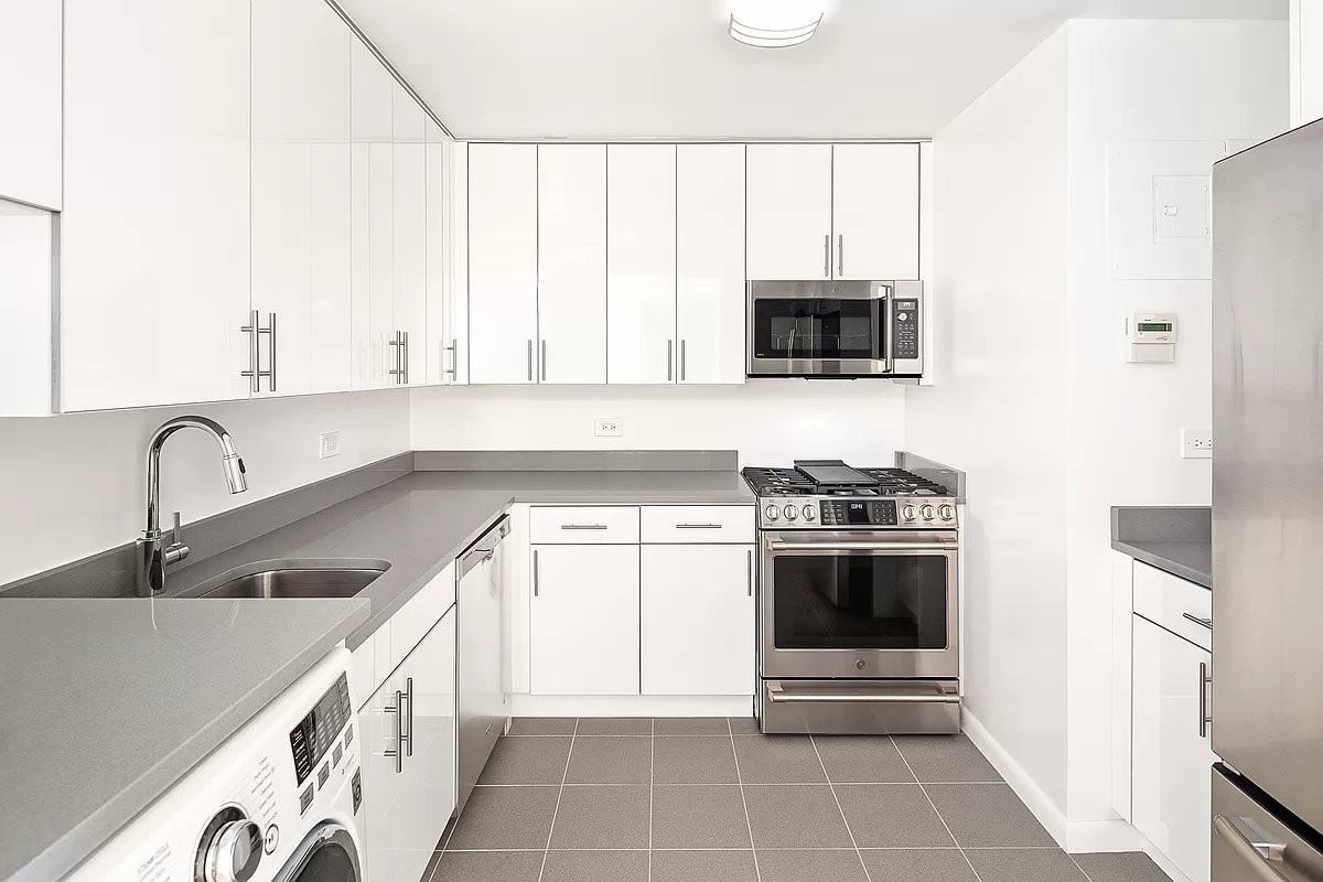 S End Ave #18V - Photo 5 of 12