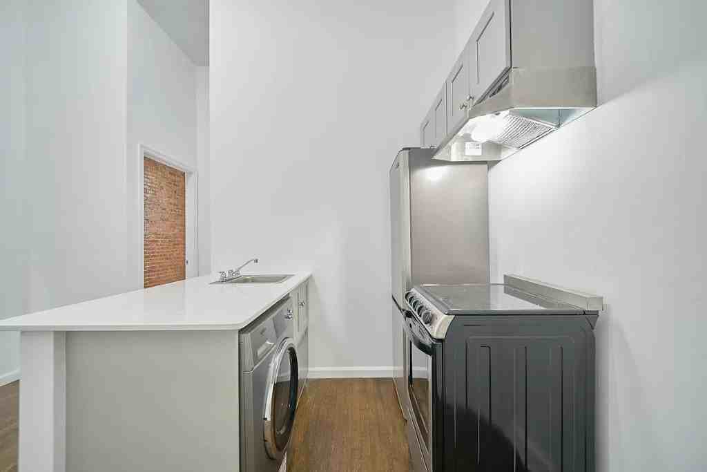 Norfolk St #3 - Photo 3 of 8