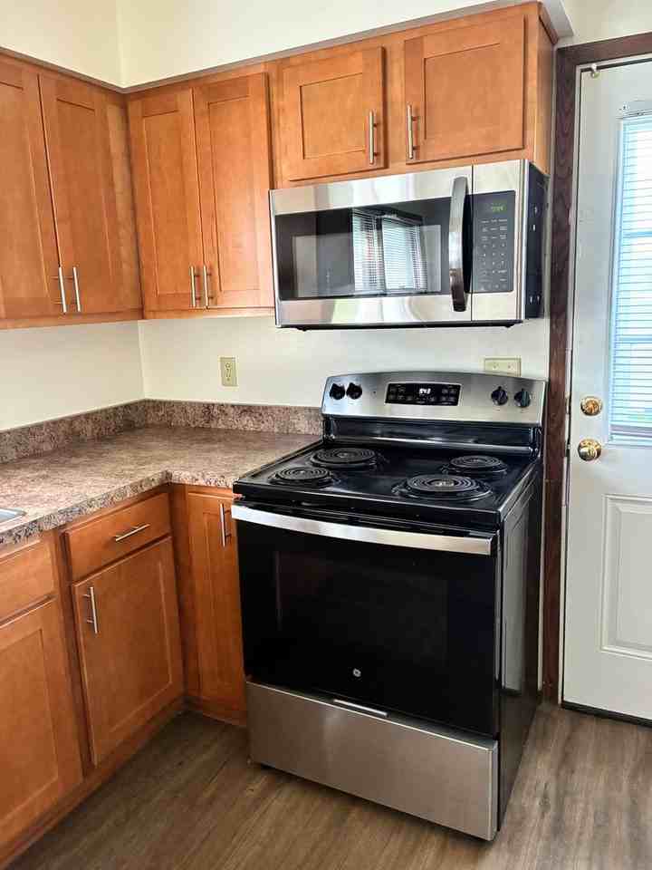1623 Oakdale Dr - Photo 5 of 17