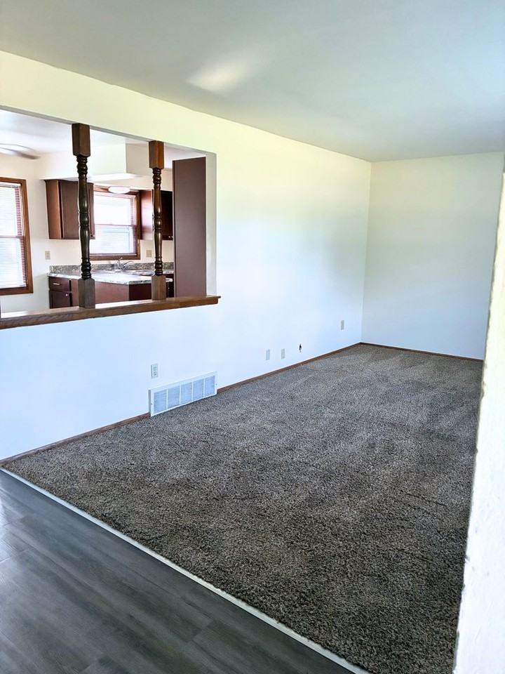 1723 Oakdale Dr - Photo 2 of 19