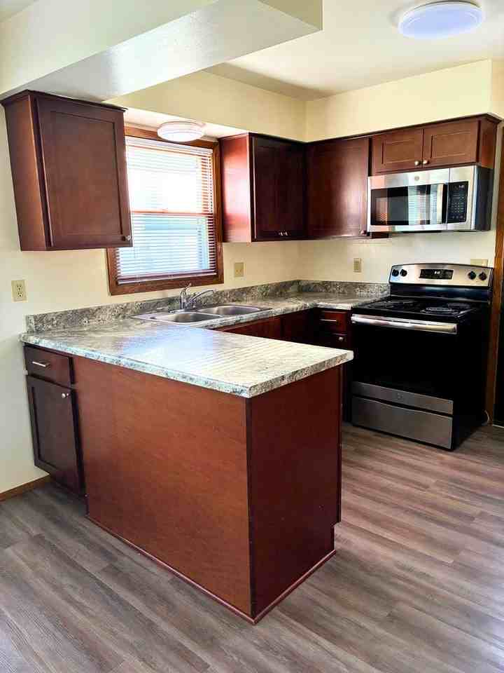 1723 Oakdale Dr - Photo 5 of 19