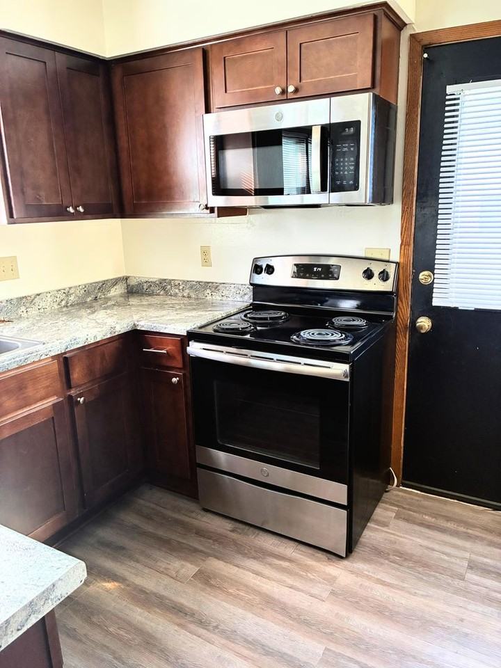 1723 Oakdale Dr - Photo 6 of 19