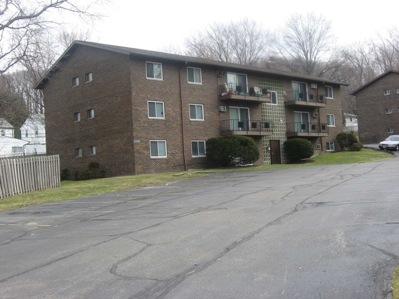 Aljer Manor Apartments - Photo 6 of 22