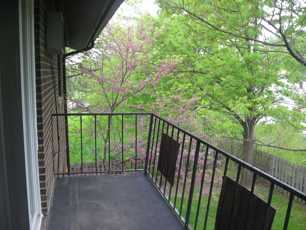 Aljer Manor Apartments - Photo 7 of 22