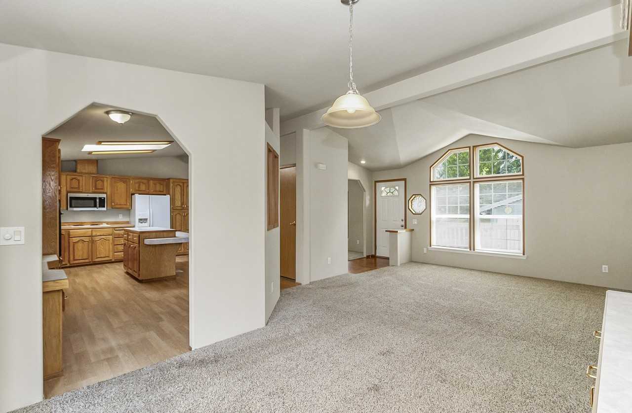 710 91st Ave Se #1 - Photo 4 of 39