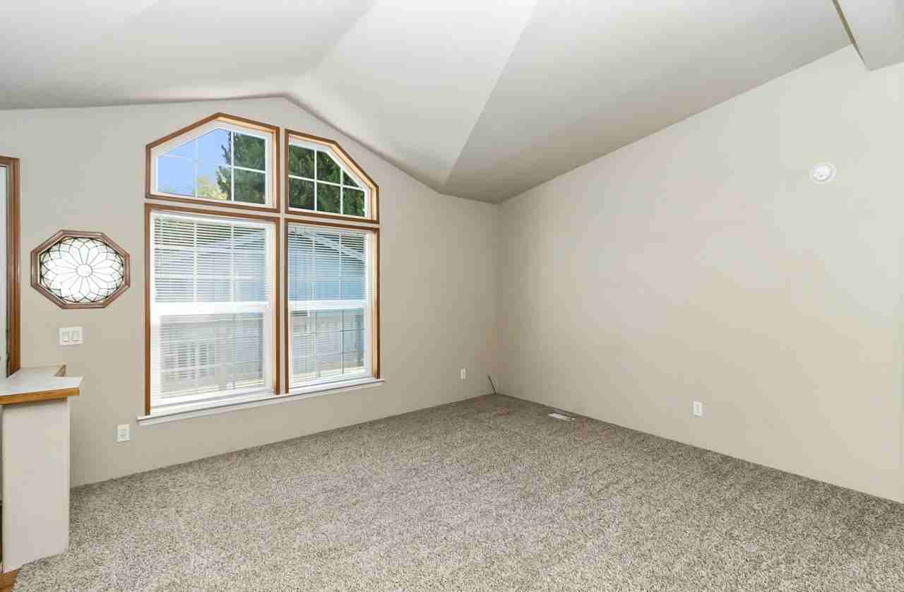 710 91st Ave Se #1 - Photo 5 of 39
