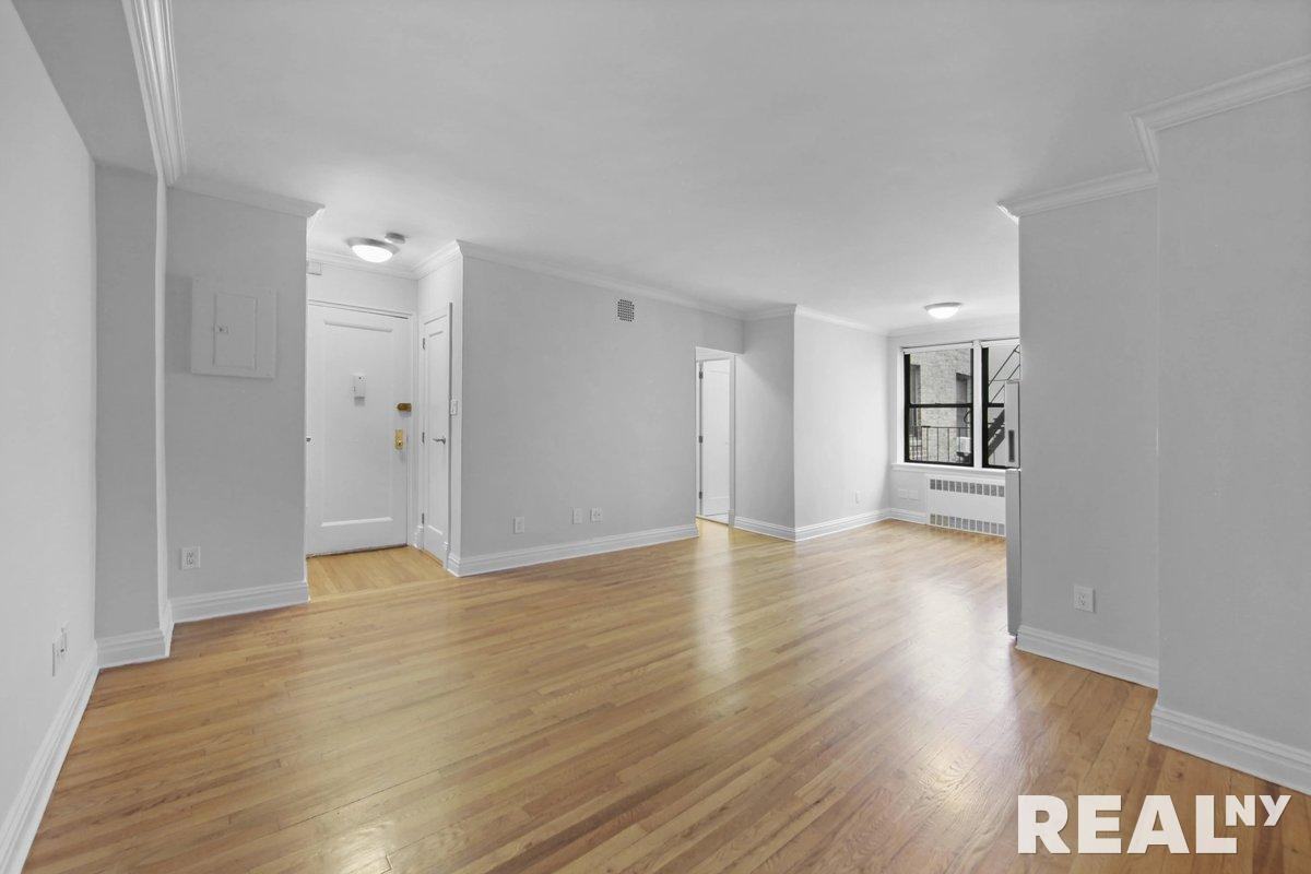 W 15th St #005C - Photo 4 of 4
