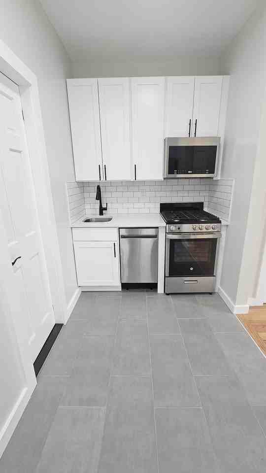 119 Magnolia AveApartment 4F #119-4F - Photo 5 of 8