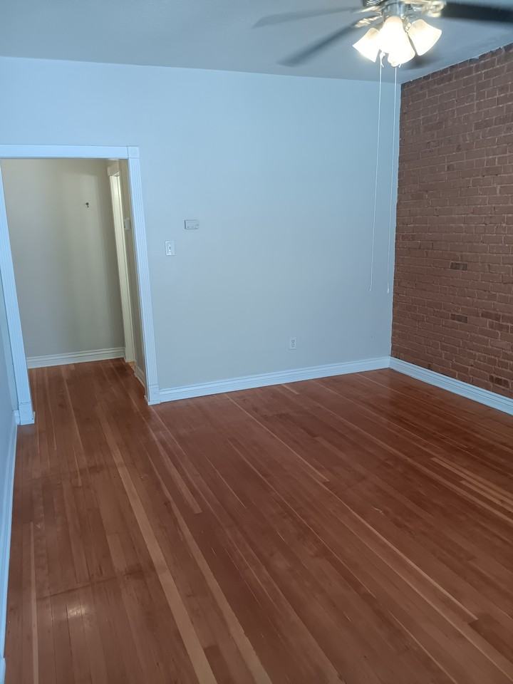 416 W Lewis St #109 - Photo 2 of 13