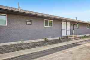 featured image of 2810 Cedar Cir #4