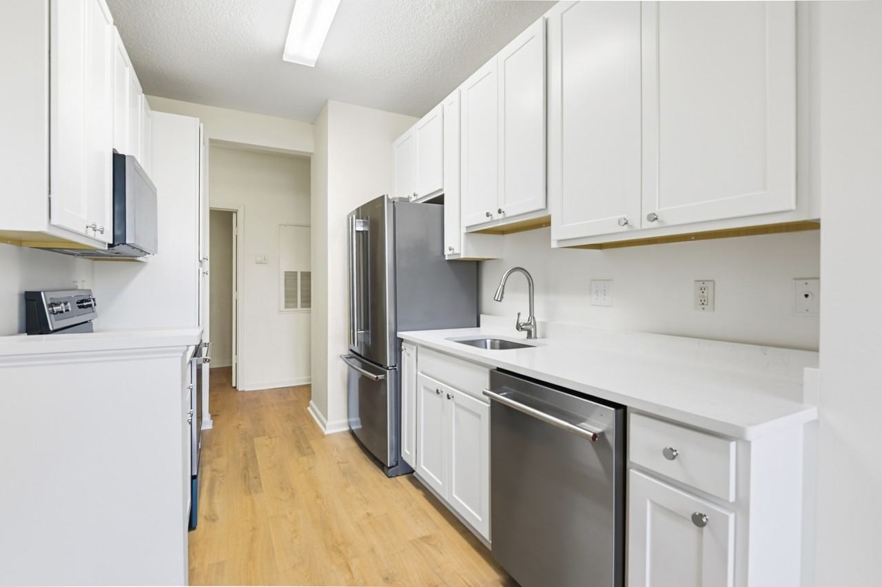 1127 Rosewood Ln #1 - Photo 2 of 19