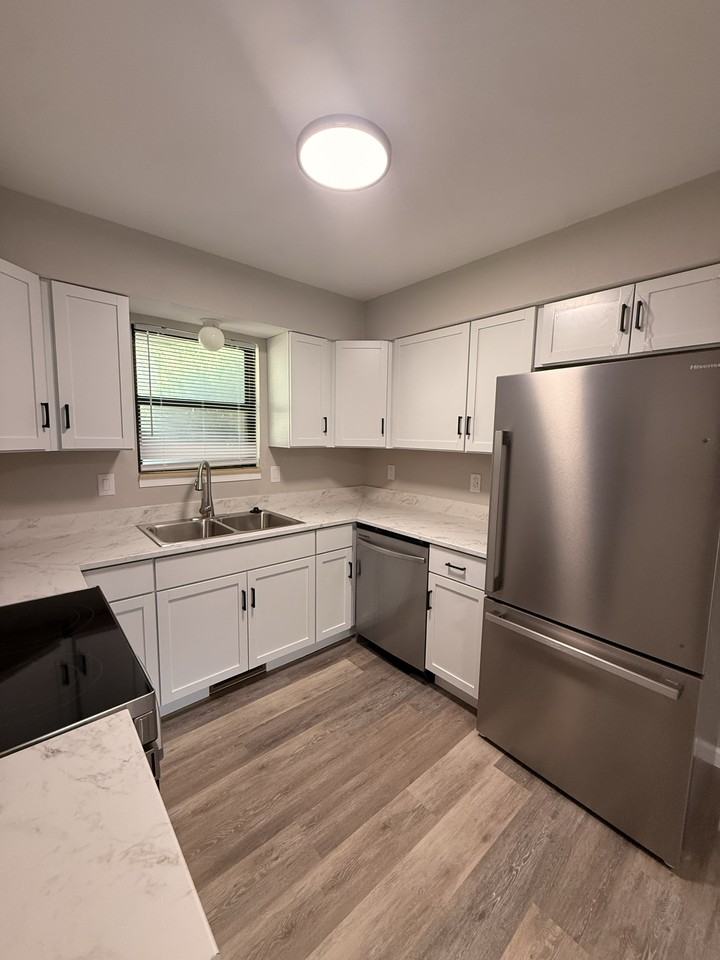 3440 W Sylvania St #1 - Photo 3 of 12