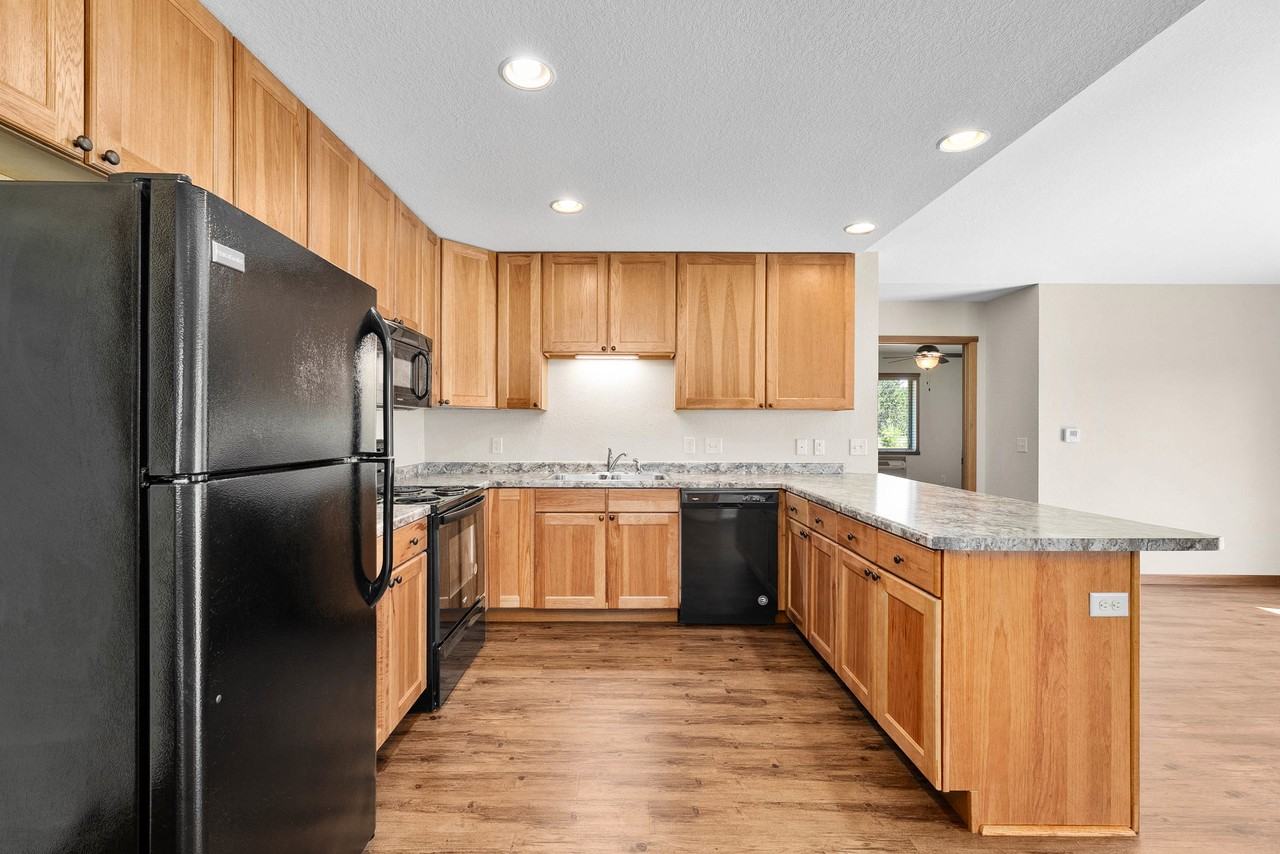 18960 62nd Ave #18960WEST - Photo 2 of 33