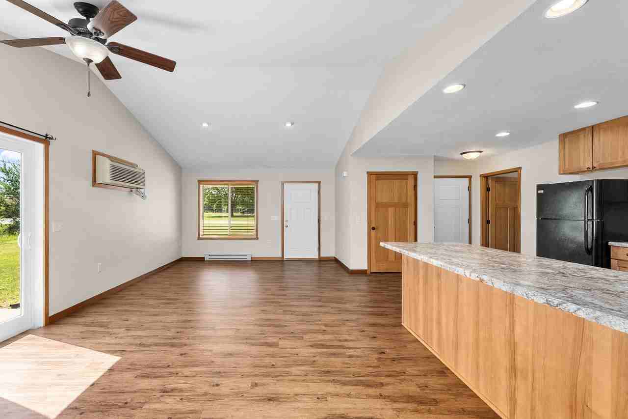 18960 62nd Ave #18960WEST - Photo 4 of 33