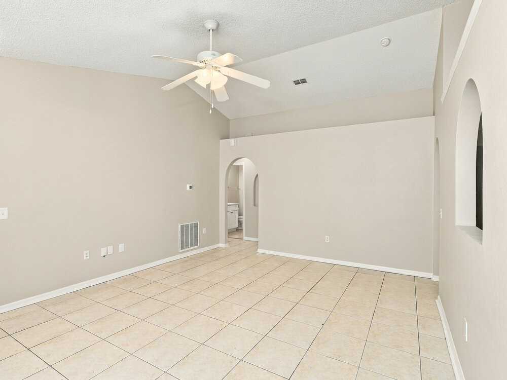 8376 Oak Crossing Dr W - Photo 3 of 16