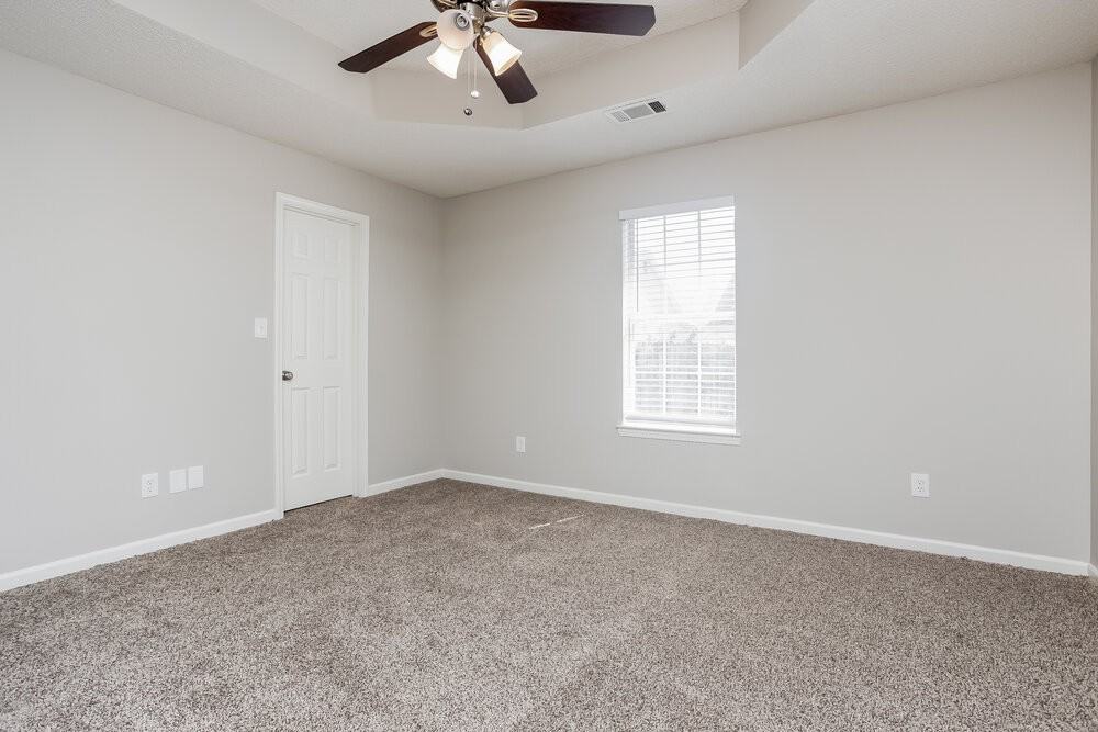 1077 Meadow Glen Cir - Photo 6 of 16