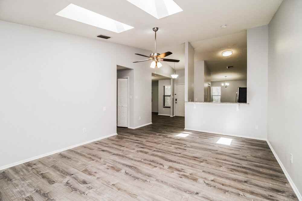 1055 Alpug Ave - Photo 4 of 16