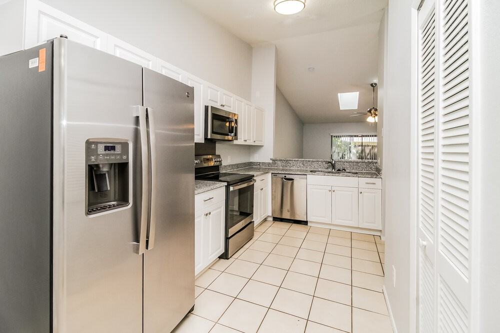 1055 Alpug Ave - Photo 7 of 16