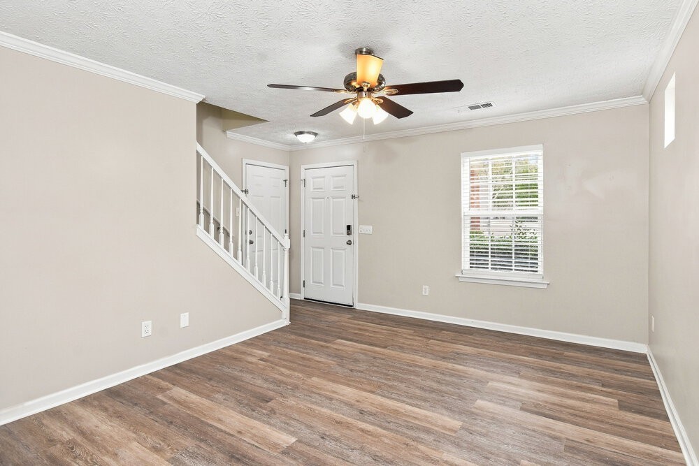 136 Oak Grove Pl - Photo 6 of 17