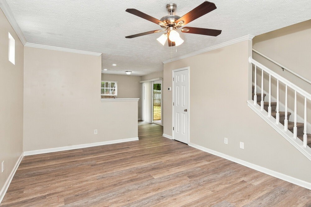 136 Oak Grove Pl - Photo 7 of 17