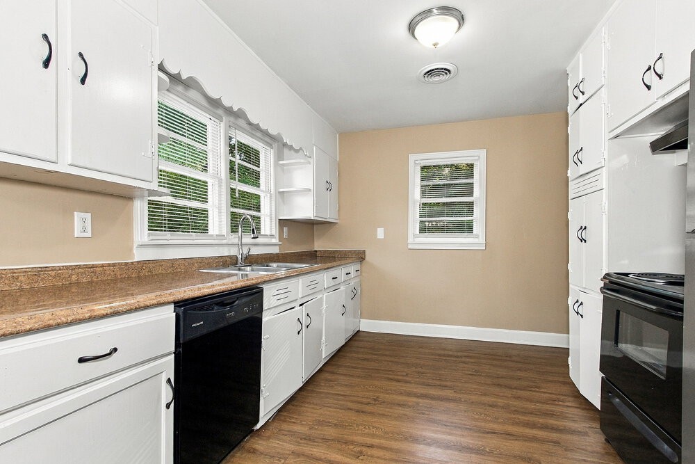 2568 Forestdale Blvd - Photo 7 of 17