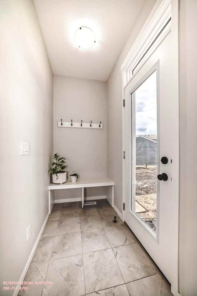 404 Lucas Blvd Nw - Photo 2 of 24