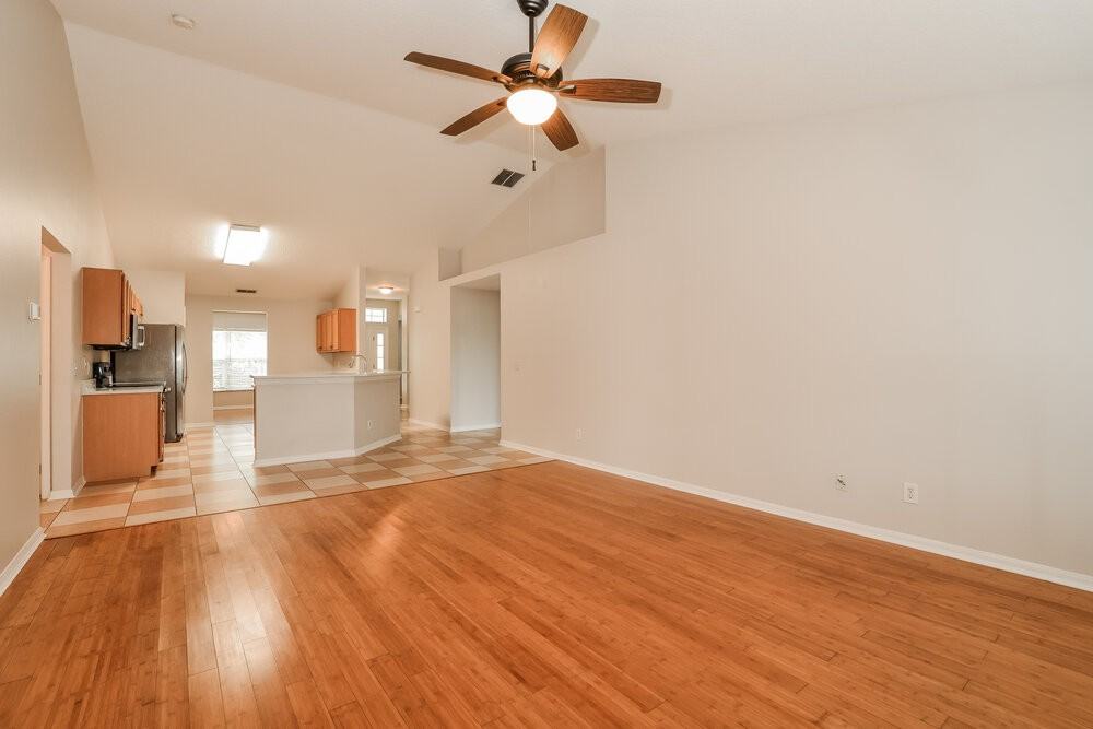 1952 Southern Oak Loop - Photo 3 of 16
