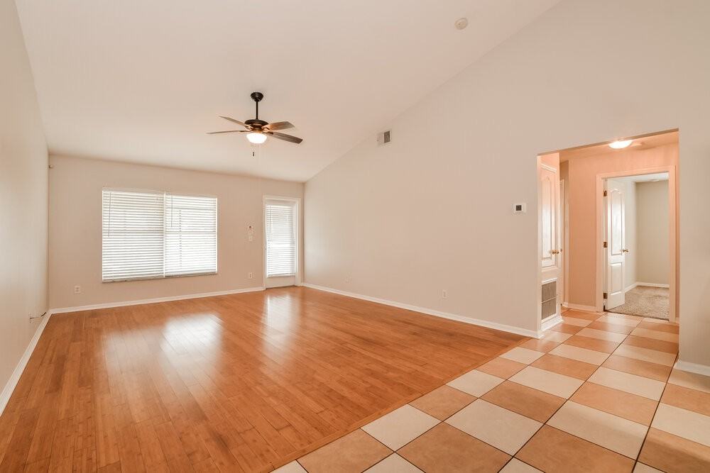 1952 Southern Oak Loop - Photo 4 of 16