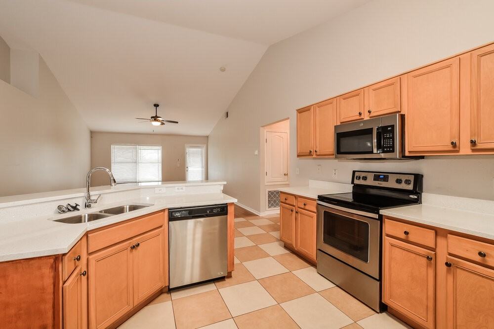 1952 Southern Oak Loop - Photo 7 of 16