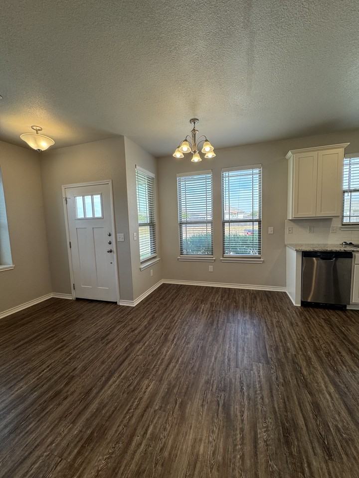 7615 Stonehollow Dr #7615 - Photo 6 of 28