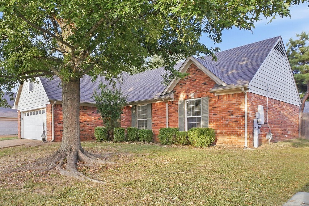 5444 Milton Ridge Dr - Photo 4 of 17