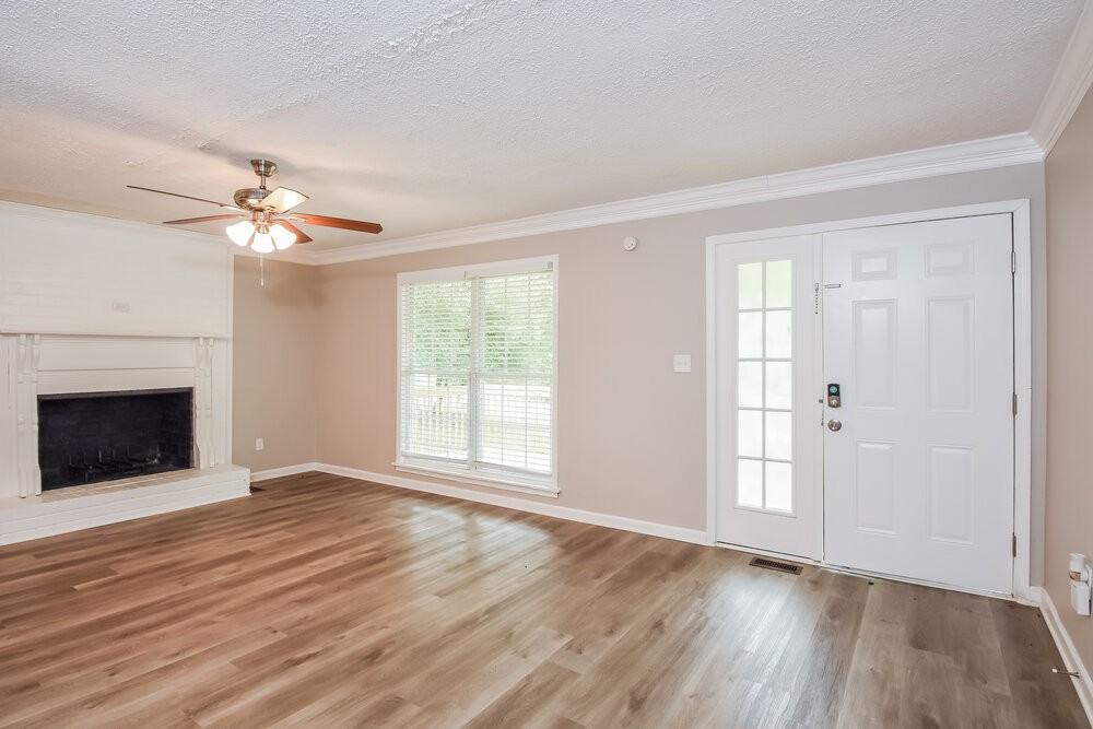 366 Hardy Way - Photo 4 of 17