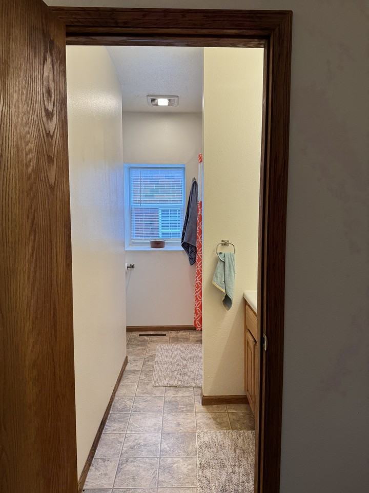140 N. Railroad Ainsworth #1 - Photo 6 of 12