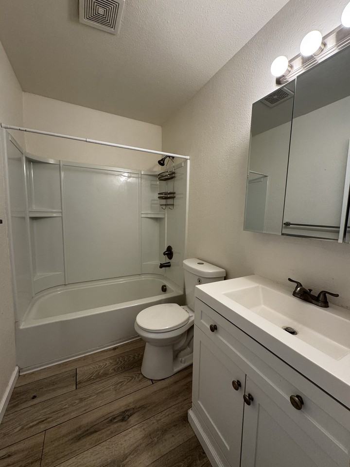 2004 Ahern St #1 - Photo 5 of 8