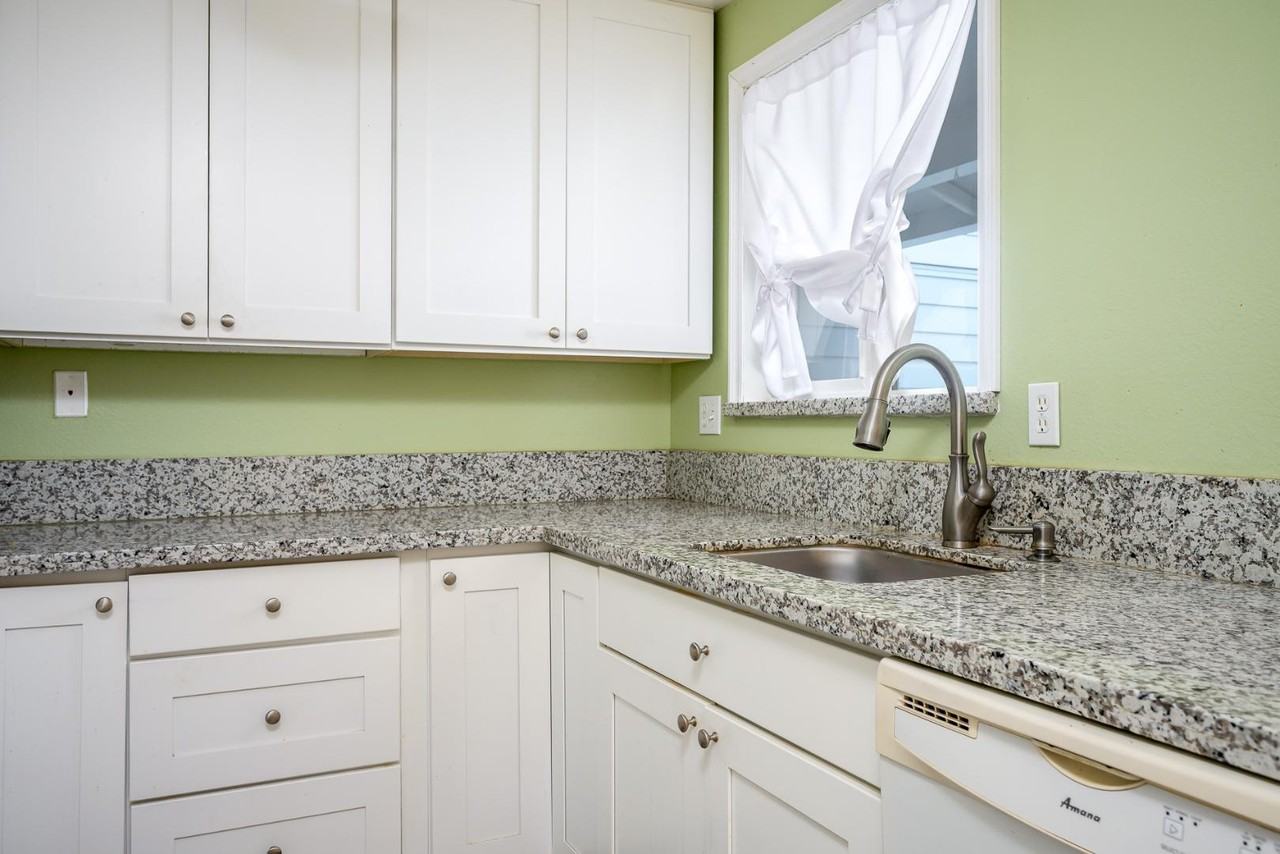 5470 Sw Alger Ave - Photo 6 of 12