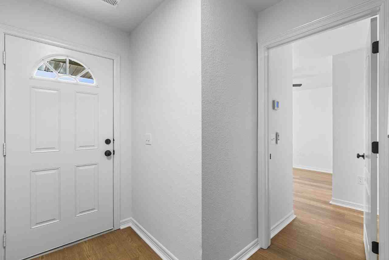 1787 N Chestnut Ave - Photo 3 of 20