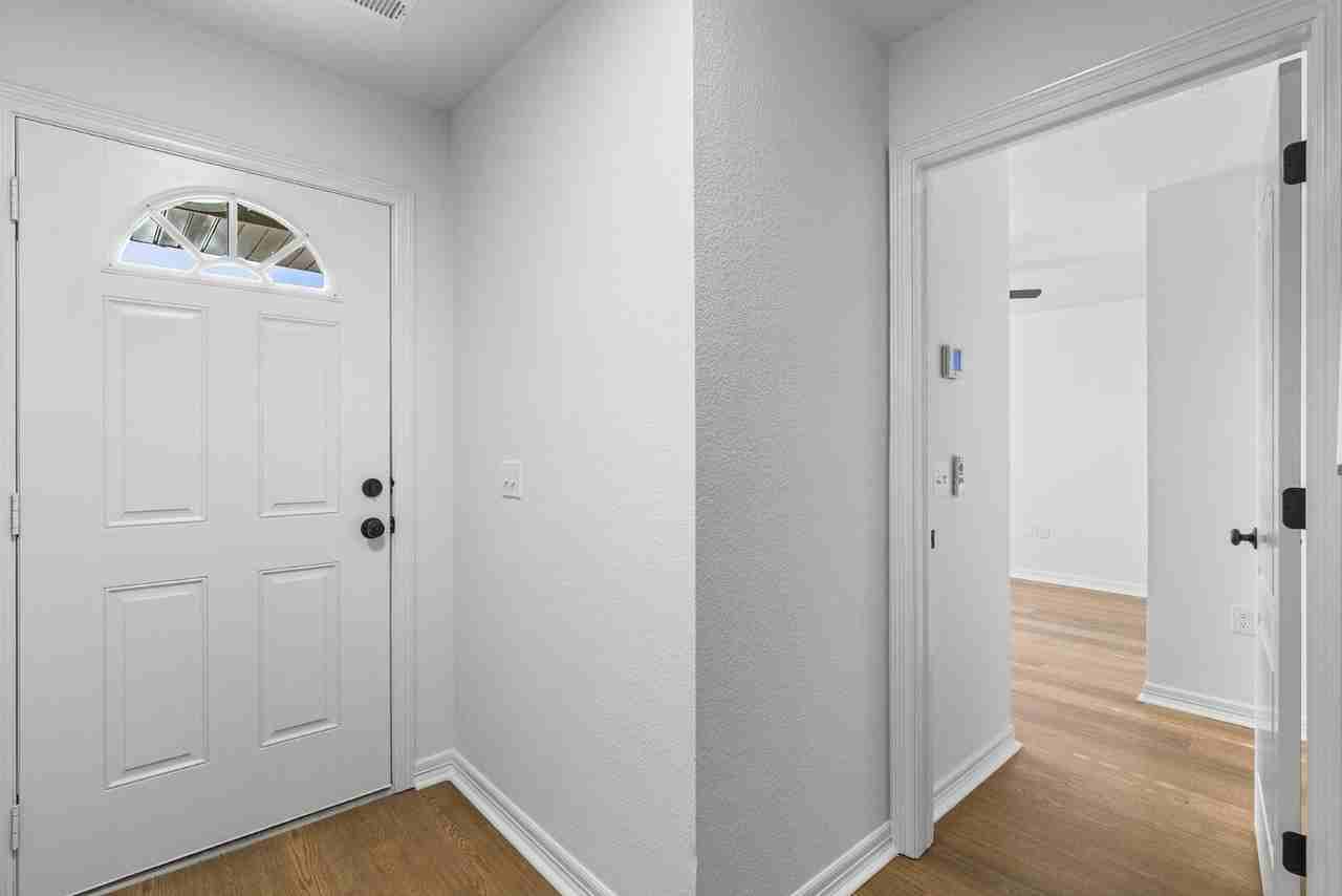 1787 N Chestnut Ave - Photo 4 of 20