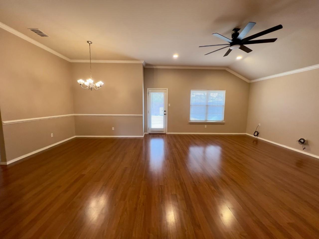 9803 Juneau Ave - Photo 6 of 20
