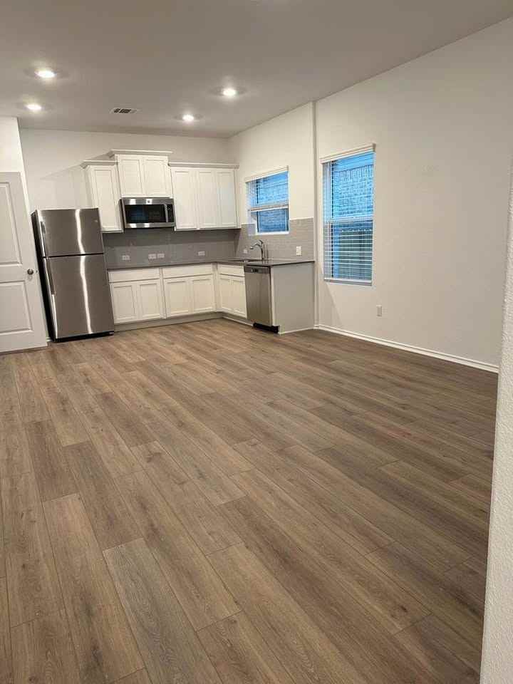 1713 Catahoula Dr - Photo 2 of 7