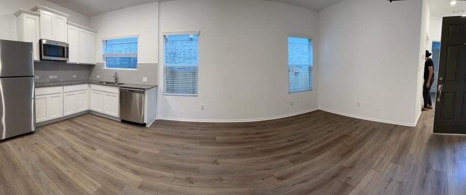 1713 Catahoula Dr - Photo 3 of 7