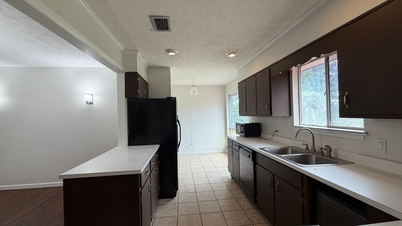 8629 Deerpoint Dr - Photo 5 of 24