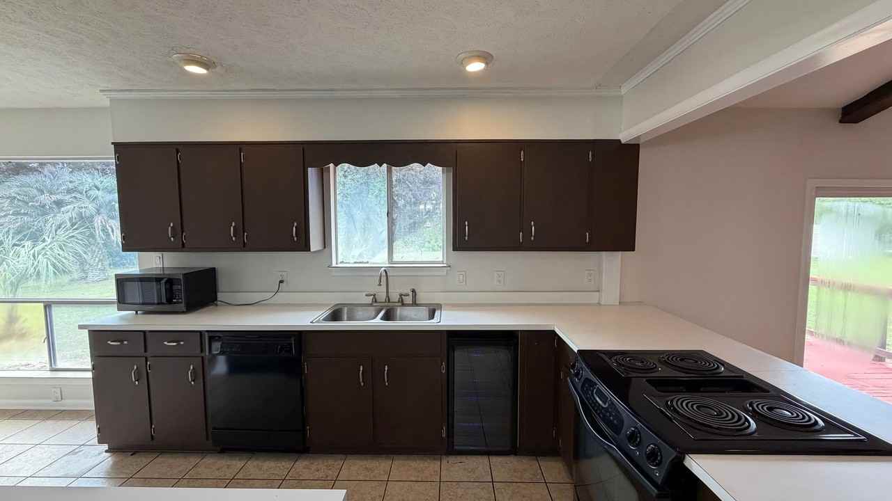8629 Deerpoint Dr - Photo 6 of 24