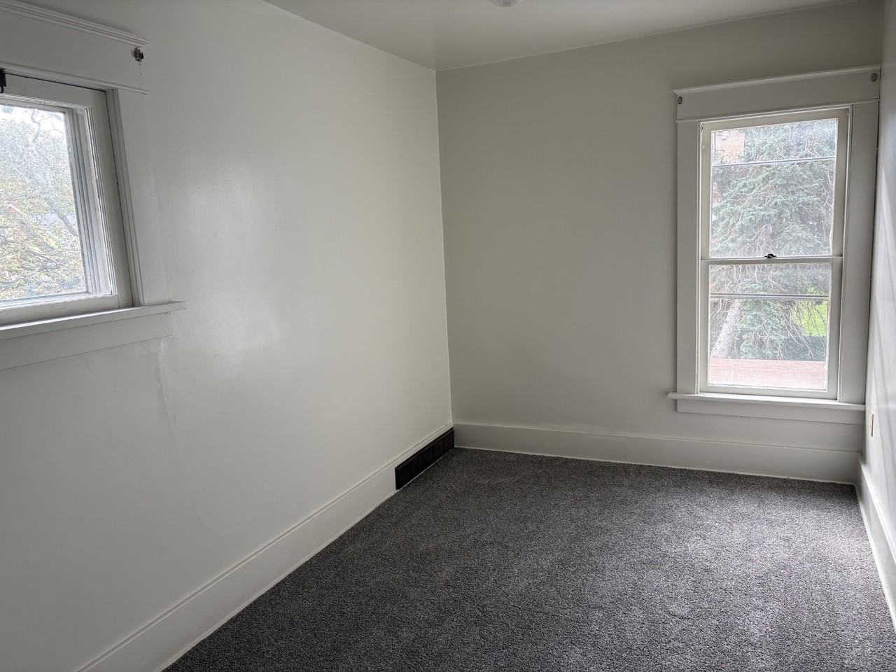 819 W 23rd St #2 - Photo 6 of 9