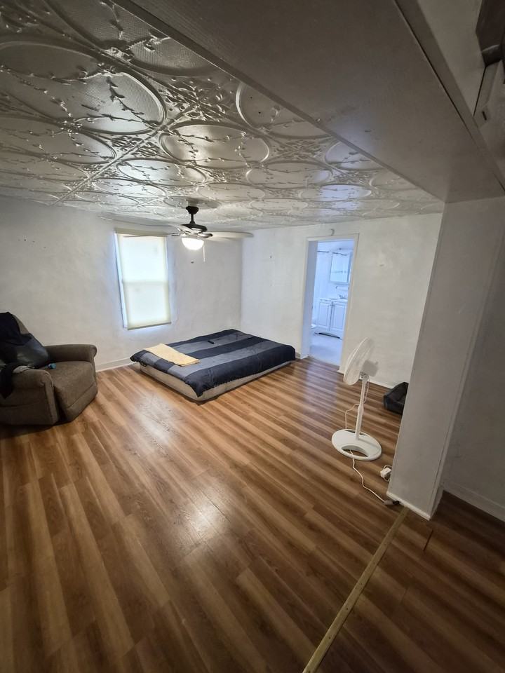 1609 E Main St #1 - Photo 5 of 10
