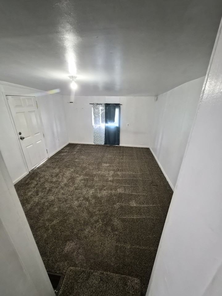 1609 E Main St #1 - Photo 7 of 10