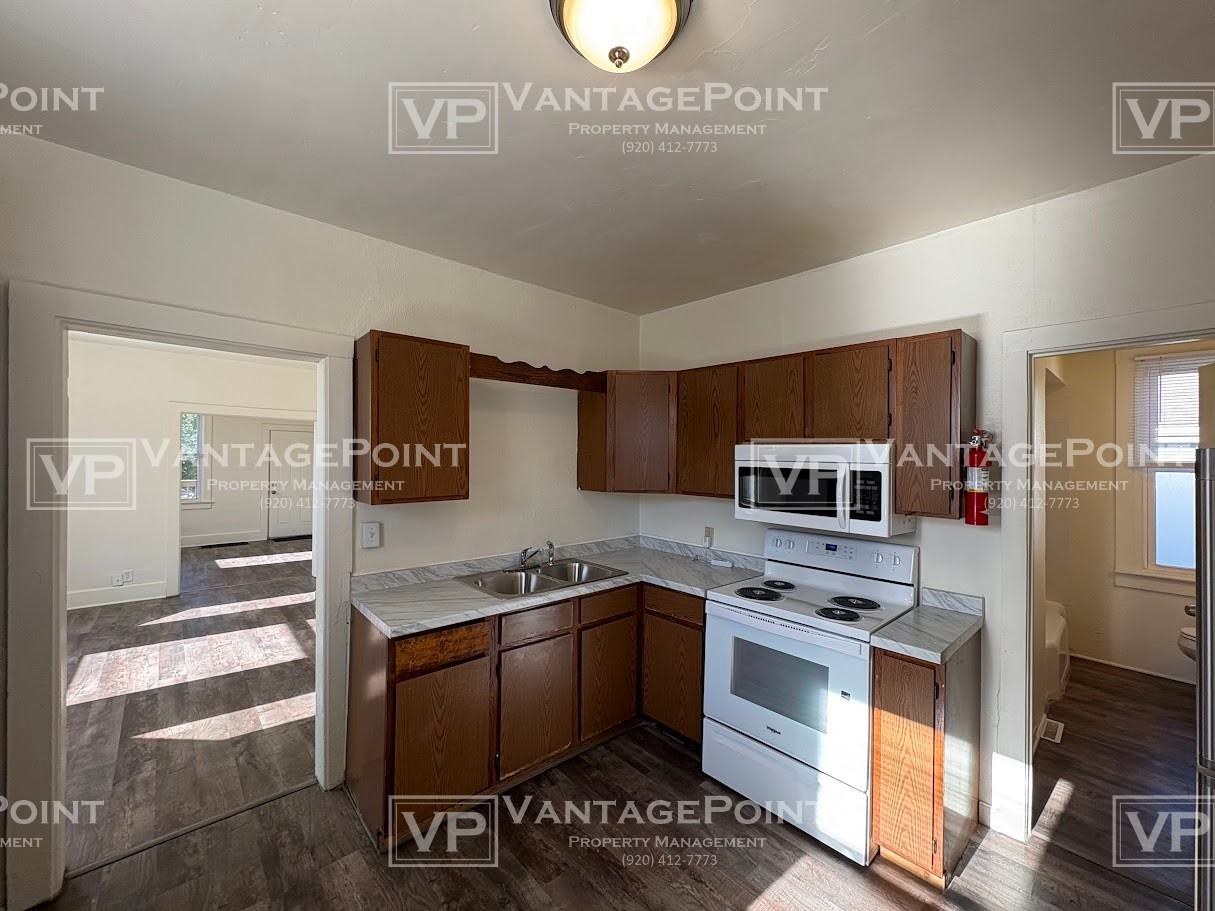 1267 Doty St Lowr - Photo 2 of 18
