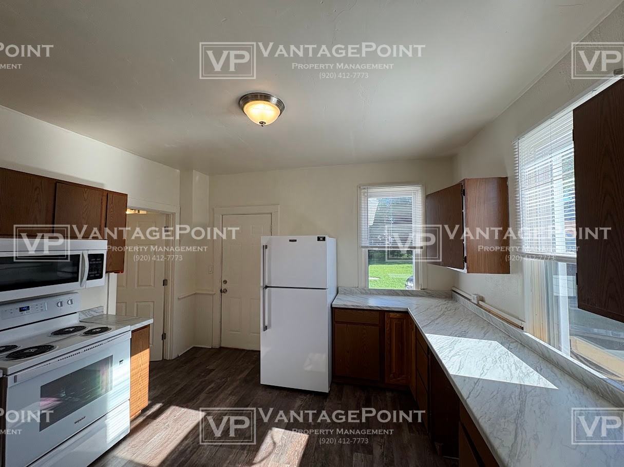1267 Doty St Lowr - Photo 3 of 18