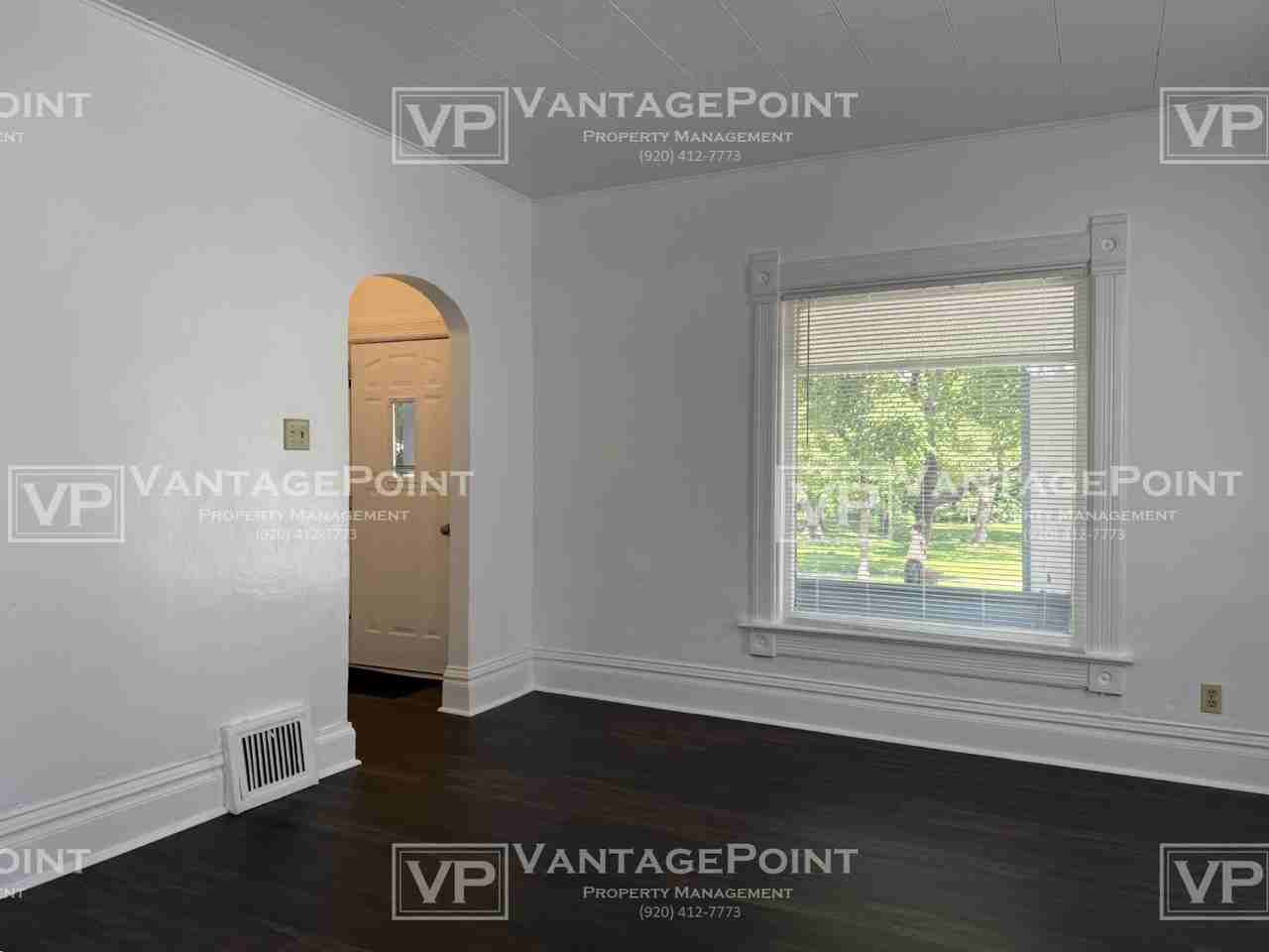 869 Division St #869 - Photo 5 of 19