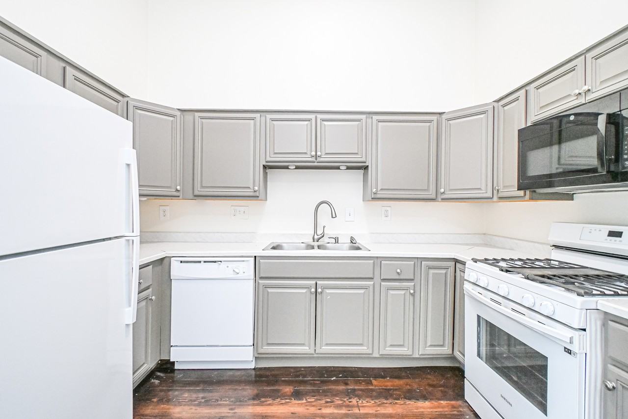 1114 York St #B - Photo 3 of 32